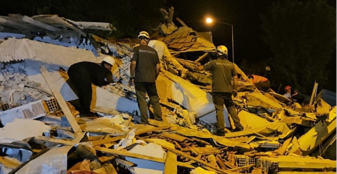 Ένας νεκρός και 29 τραυματίες από τον σεισμό των 6,1 Ρίχτερ στην Τουρκία: Τουλάχιστον 16 κτίρια κατέρρευσαν - Δείτε βίντεο
