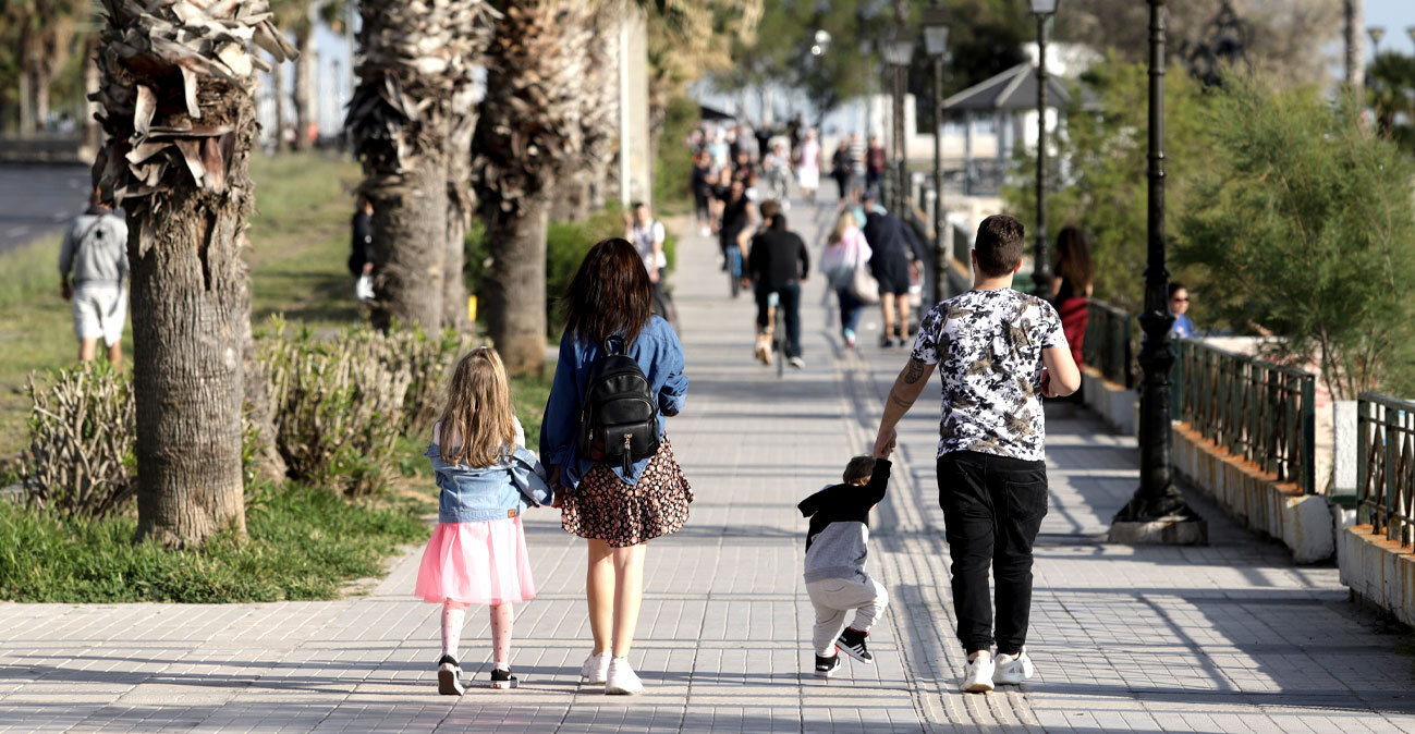 Πακέτο Μητσοτάκη με «κουμπαρά» για τα παιδιά, μπόνους πολυτέκνων, φθηνότερο ρεύμα και περισσότερα σπίτια