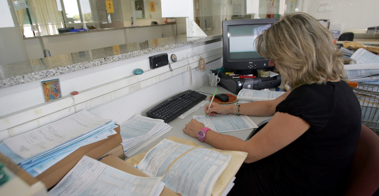 25.000 δημόσιοι υπάλληλοι θα πάρουν φέτος μπόνους μέχρι και 2.000 ευρώ με αξιολόγηση από την Τεχνητή Νοημοσύνη