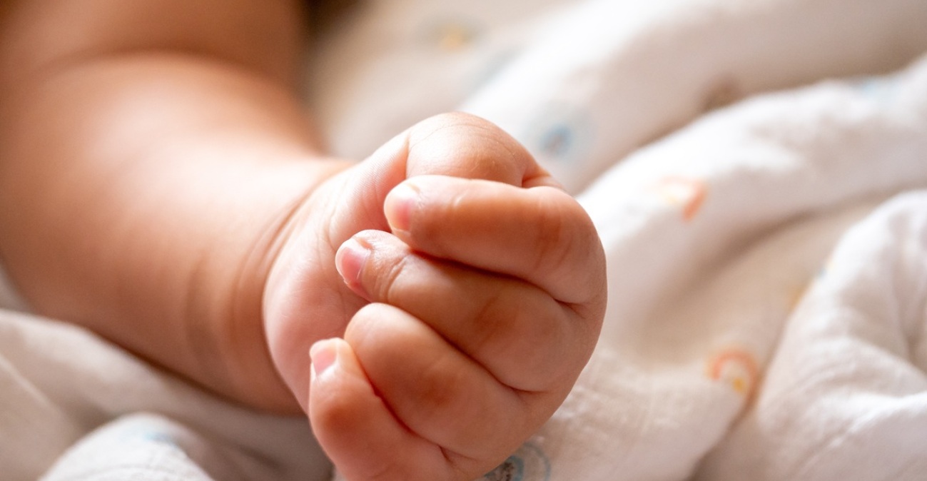 Με κατάγματα και εγκαύματα στο νοσοκομείο βρέφος 10 μηνών από την Ηλεία, ερευνάται αν έπεσε θύμα κακοποίησης