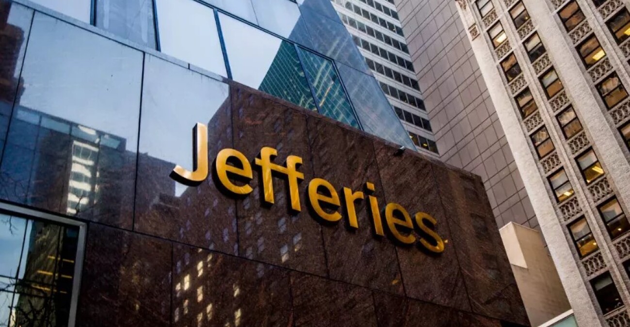 Jefferies: Γιατί η αγορά επαναγοράς δανείων αποκτά σημασία για τις ελληνικές τράπεζες