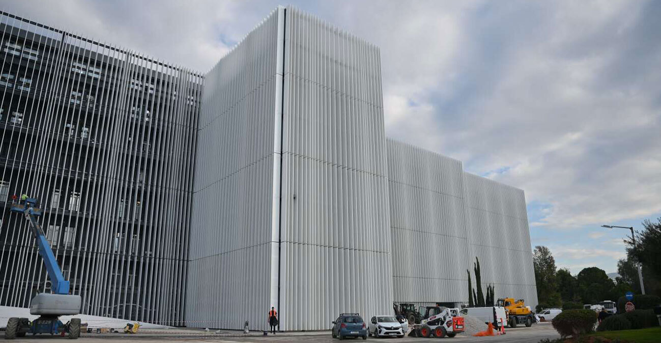 Η ιστορία του ελληνικού Πενταγώνου: Από το ξενοδοχείο Μεγάλη Βρετάννια, στο σημερινό κτίριο της Μεσογείων με τη νέα βιοκλιματική όψη