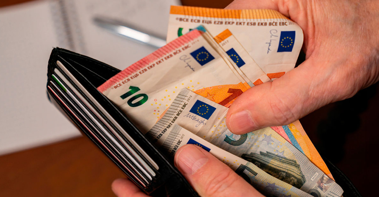 Μειώσεις φόρων και νέες αυξήσεις μισθών φέρνει το 2026, τι αλλάζει για μισθωτούς και συνταξιούχους