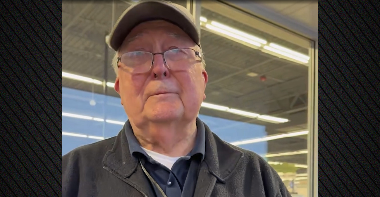 Η συγκινητική ιστορία ενός 88χρονου βετεράνου που έχασε τη σύνταξή του και ένας influencer του συγκέντρωσε πάνω από $1 εκατ. για να σταματήσει να εργάζεται