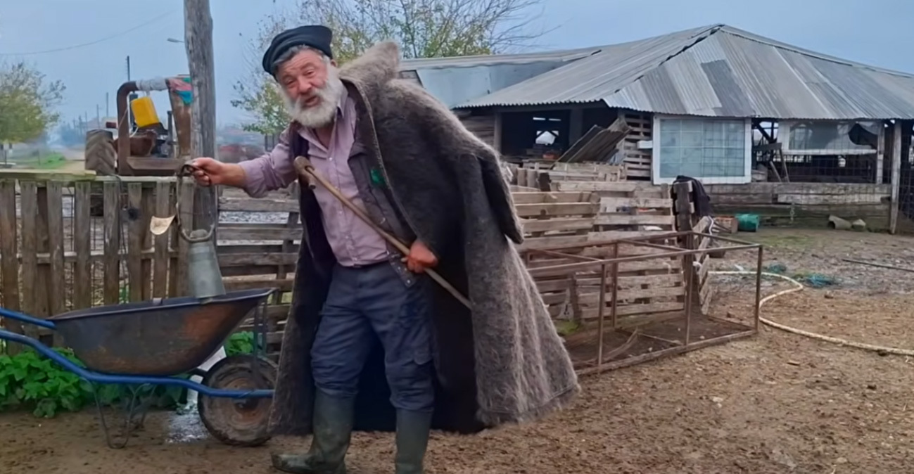 Τραγικό: Κατέρρευσε ο κτηνοτρόφος που αποχαιρέτησε με δάκρυα τα 450 πρόβατά του, νοσηλεύεται στα Γιαννιτσά με συμπτώματα εγκεφαλικού
