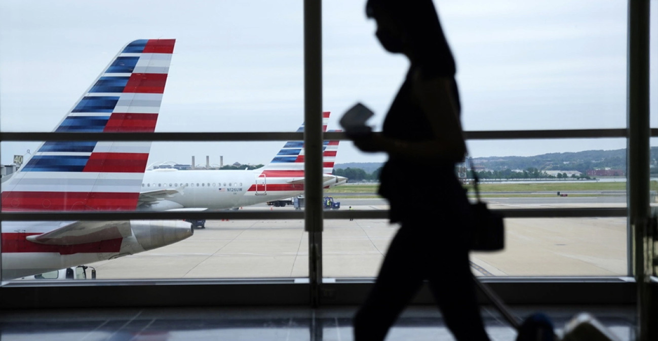 Δυσκολεύει το ταξίδι στις ΗΠΑ: Οι τουρίστες από 42 κράτη -ανάμεσα τους και η Ελλάδα- θα πρέπει να δείχνουν ιστορικό πέντε ετών στα social media, για να μπουν στη χώρα
