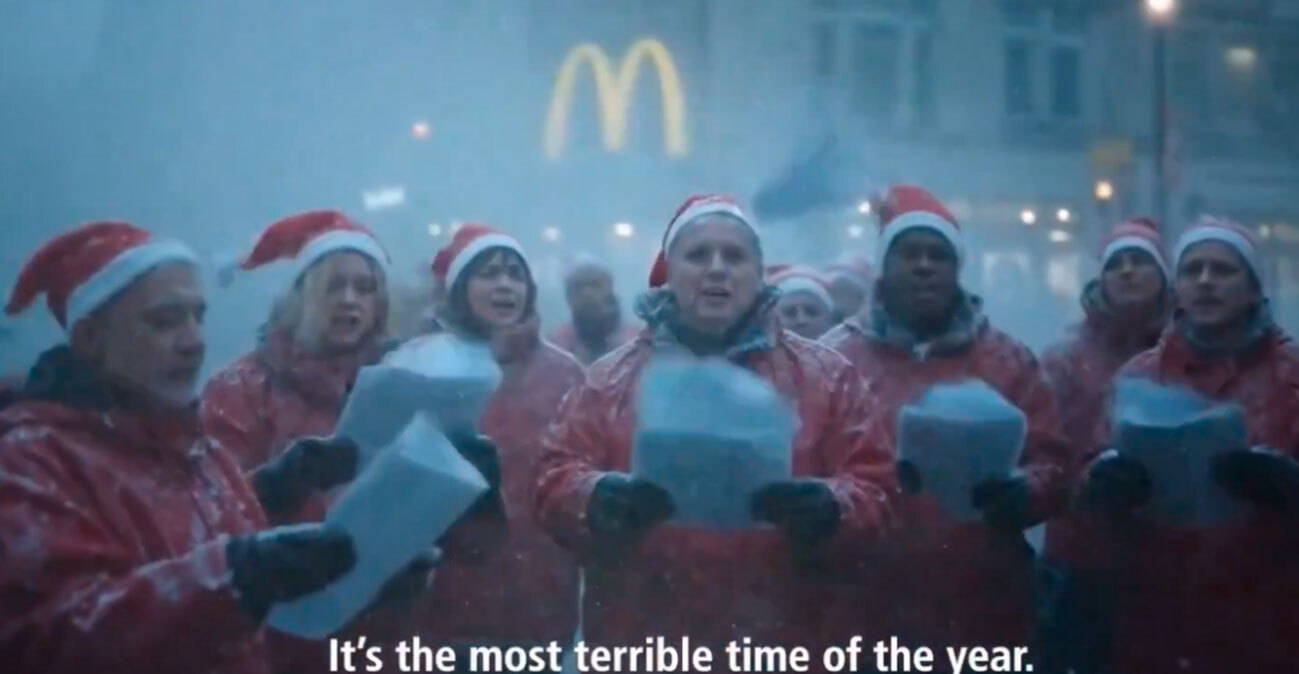 «Είναι ό,τι πιο φρικτό έχω δει»: Σάλος για τη χριστουγεννιάτικη διαφήμιση με ΑΙ της McDonald's Ολλανδίας που τελικά αποσύρθηκε