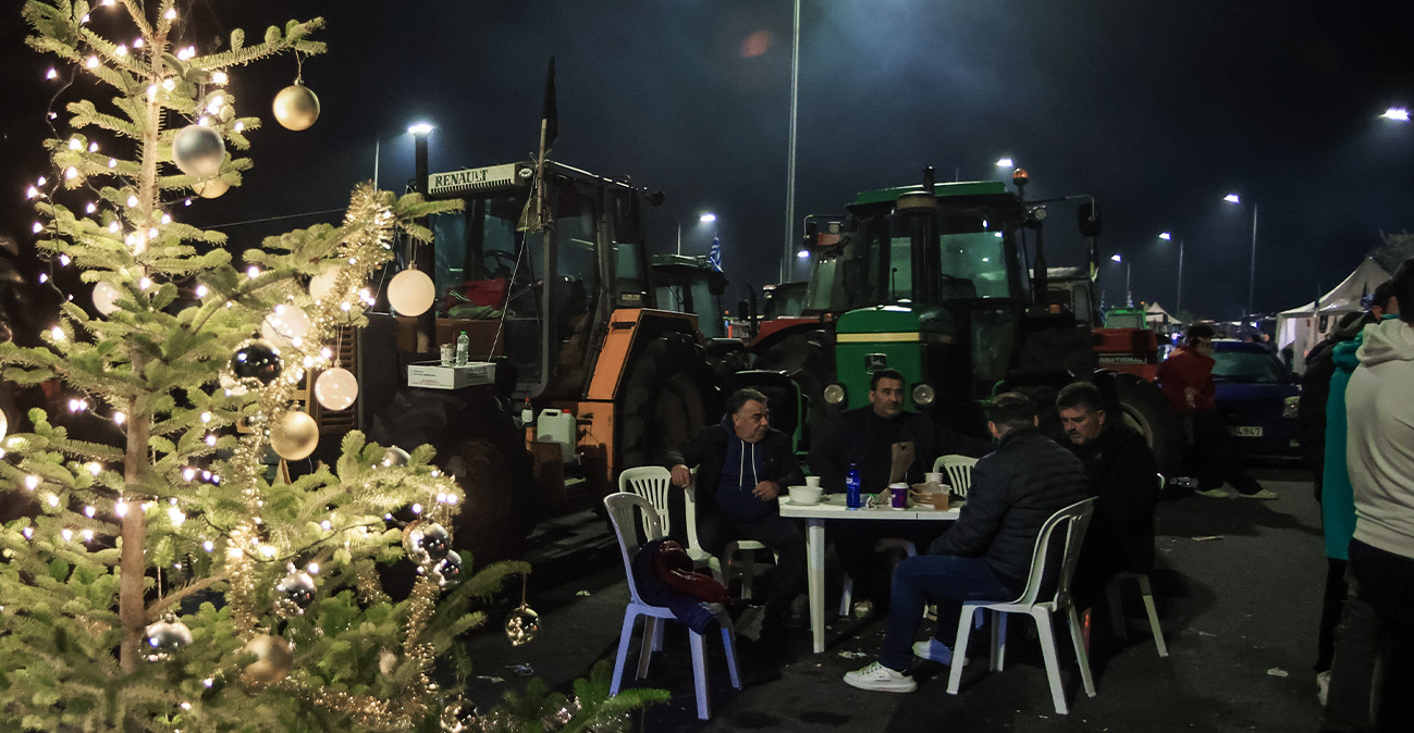 Έτοιμοι για γιορτές στα μπλόκα οι αγρότες: Αρνούνται τον διάλογο εάν δεν εκπληρωθούν κάποια αιτήματα, για νομικές συνέπειες προειδοποιεί η κυβέρνηση 