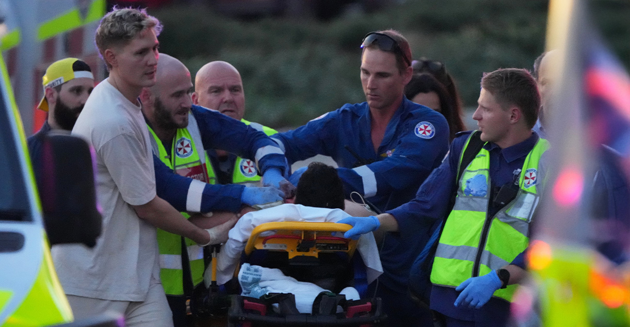 Επί 10 λεπτά πυροβολούσαν κατά του πλήθους στο Σίδνεϊ οι δύο ένοπλοι: Στους 16 οι νεκροί, σοκαριστικές περιγραφές από αυτόπτες μάρτυρες