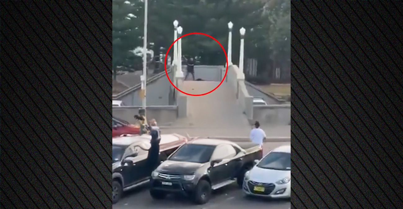 Ο άγνωστος ήρωας του Σίδνεϊ: Αφόπλισε δράστη, δέχτηκε πυρά από αστυνομικούς και ξυλοκοπήθηκε επειδή τον πέρασαν για τρομοκράτη, δείτε βίντεο