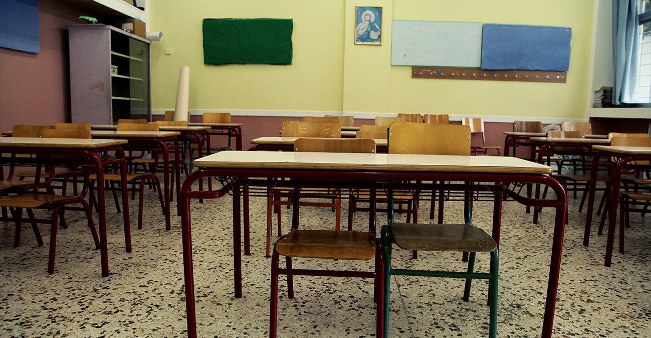 «Κάποιοι την παρέσυραν, δεν ξέρω πού βρήκε το μαχαίρι» λέει η μητέρα της 16χρονης που μαχαίρωσε μαθήτρια σε σχολείο της Κυψέλης