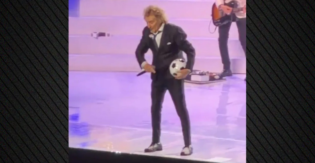 Εκνευρισμένος ο Ροντ Στιούαρτ με θεατή στη συναυλία του στην Αθήνα: Χαλάς το σόου, φύγε από τη μέση, του είπε