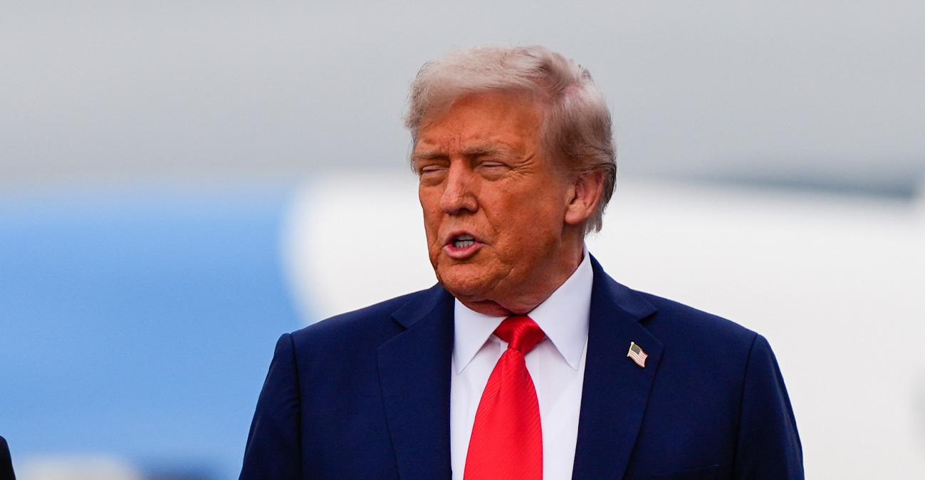 «Δεν πίνω, αλλά αν το έκανα, θα είχα πολύ καλές πιθανότητες να είμαι αλκοολικός»: Απόλυτη κάλυψη από τον Τραμπ στην προσωπάρχη του Λευκού Οίκου