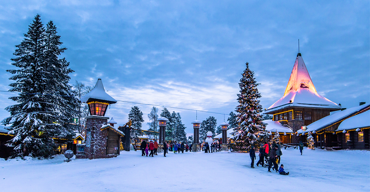Η σκοτεινή ιστορία πίσω από το «χωριό του Άι Βασίλη» που εξαφανίστηκε από τον χάρτη και αναγεννήθηκε