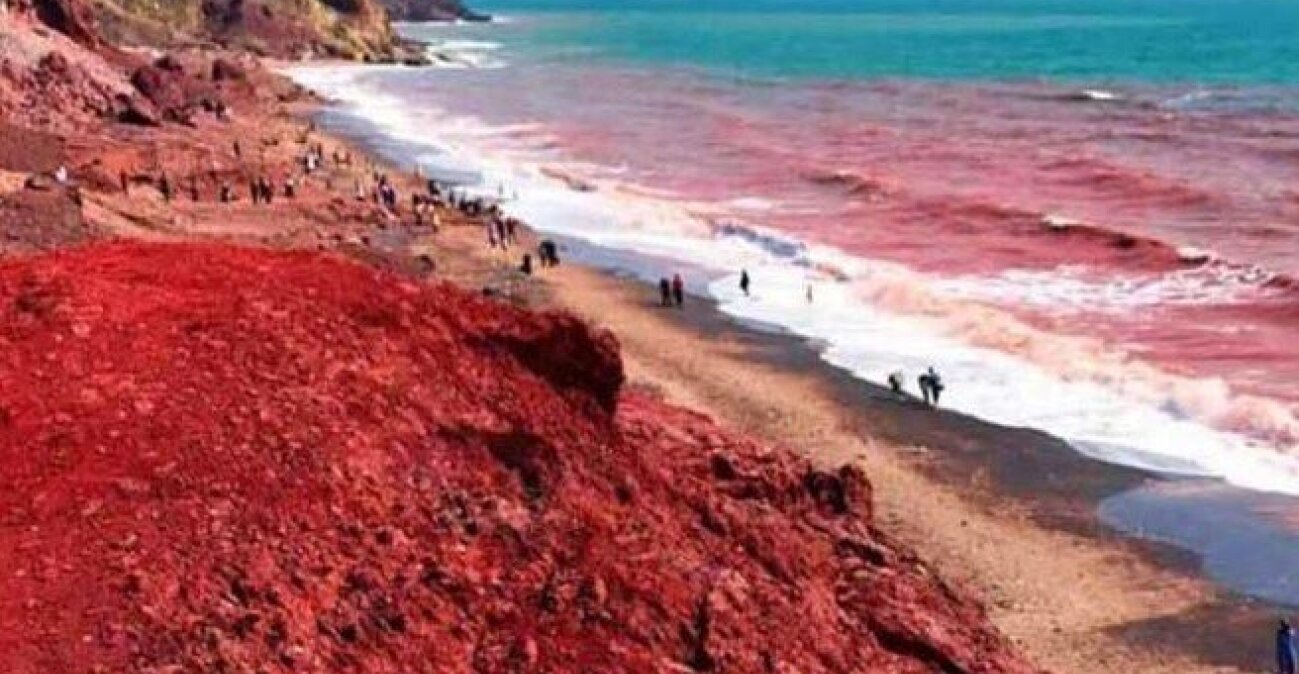 Η θάλασσα έγινε... κόκκινη σε νησί του Ιράν, η εξήγηση Κολυδά για το φαινόμενο