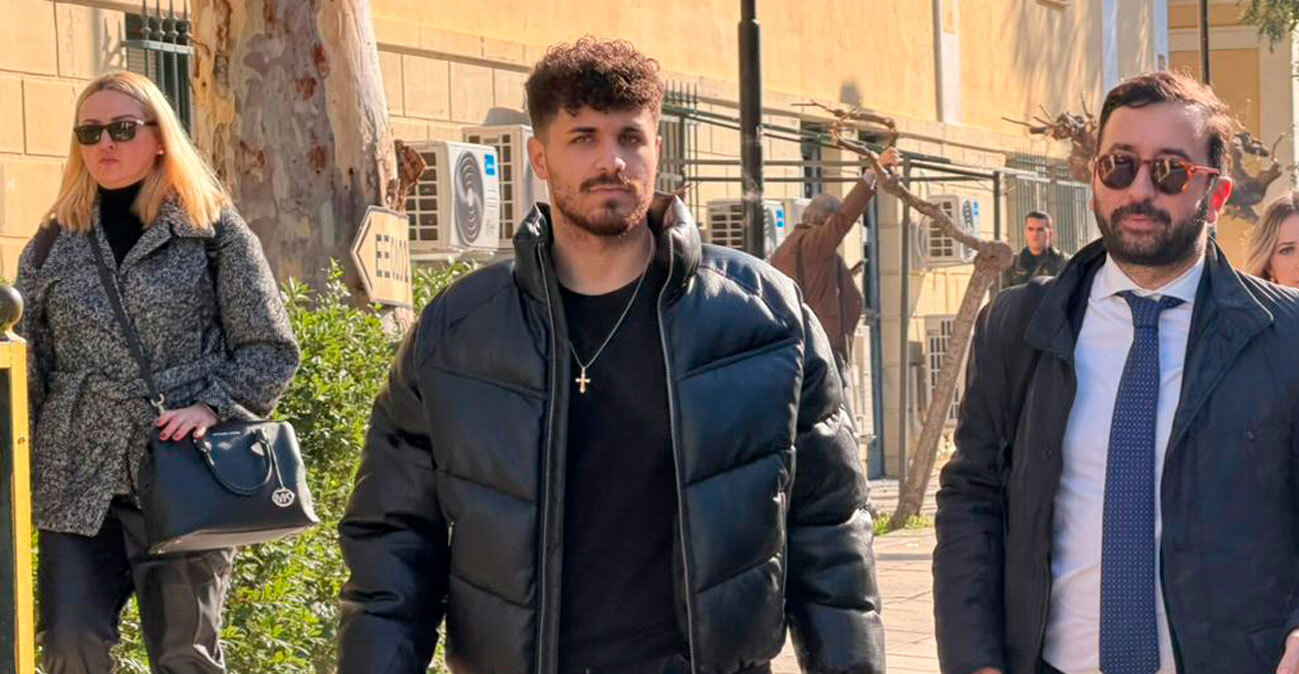 Η μήνυση του 22χρονου στον Γιώργο Μαζωνάκη - Τι καταγγέλλει για τις συναντήσεις στο καμαρίνι του και τα μηνύματα που εξαφανίστηκαν