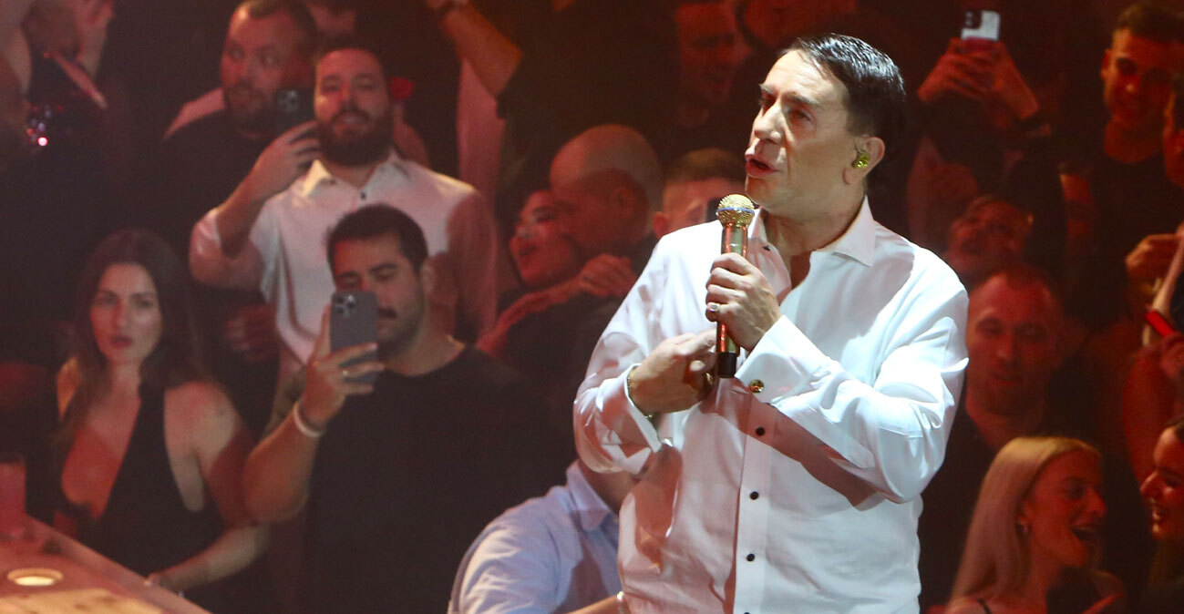 «Είμαι ο Γιώργος ο Μαζωνάκης ο αληθινός»: Όσα συνέβησαν στην πρεμιέρα του στη σκιά της καταγγελίας του 22χρονου, δείτε βίντεο