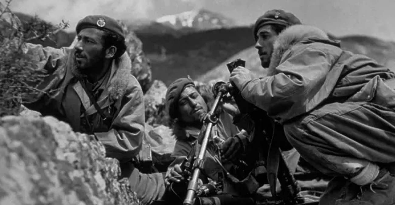 Η κατάληψη του Καρπενησίου από τον ΔΣΕ το 1949 και ο Καπετάν Γιώτης (Χαρίλαος Φλωράκης)

