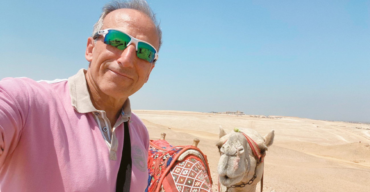 Γιώργος Πετζετάκις: Στην Αθήνα τα χρέη, στην Αμερική μπίζνες και μεγάλη ζωή παρά τα διεθνή εντάλματα