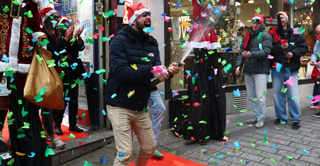 Από την τραγωδία στις σαμπάνιες: Χωριό στην Ισπανία που καταστράφηκε από τις πυρκαγιές κέρδισε 468 εκατ. ευρώ στο λαχείο
