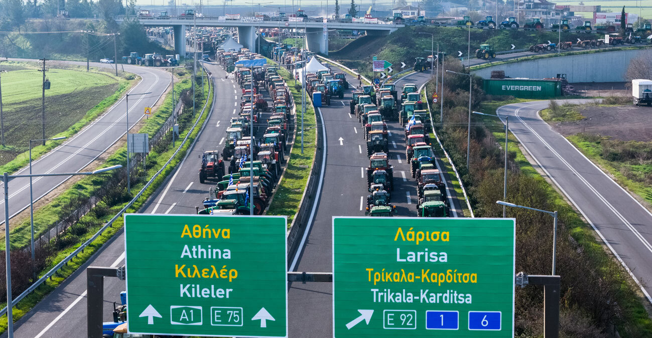 Οι αγρότες κλείνουν σήμερα και παρακαμπτήριους, ταξιδιώτες χρειάστηκαν έως και 12 ώρες για τη διαδρομή Θεσσαλονίκη-Αθήνα