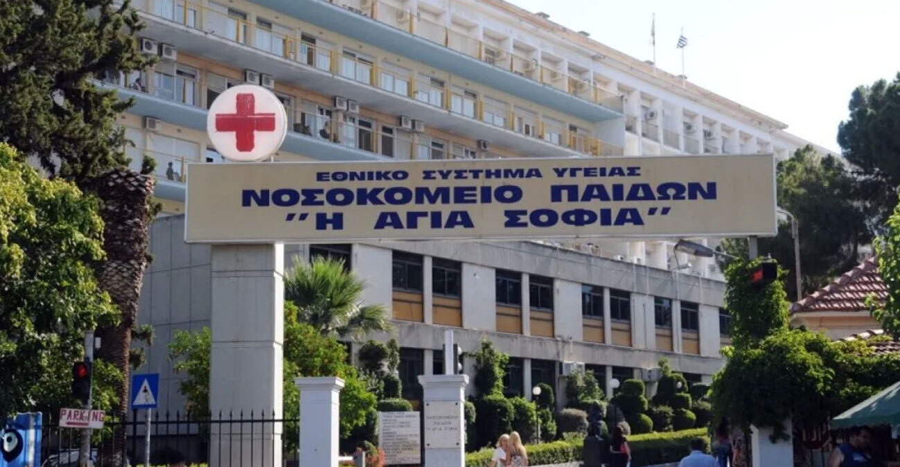 Στο νοσοκομείο 14χρονη που έλεγε τα κάλαντα και τραυματίστηκε με πατίνι - Πώς έγινε το ατύχημα