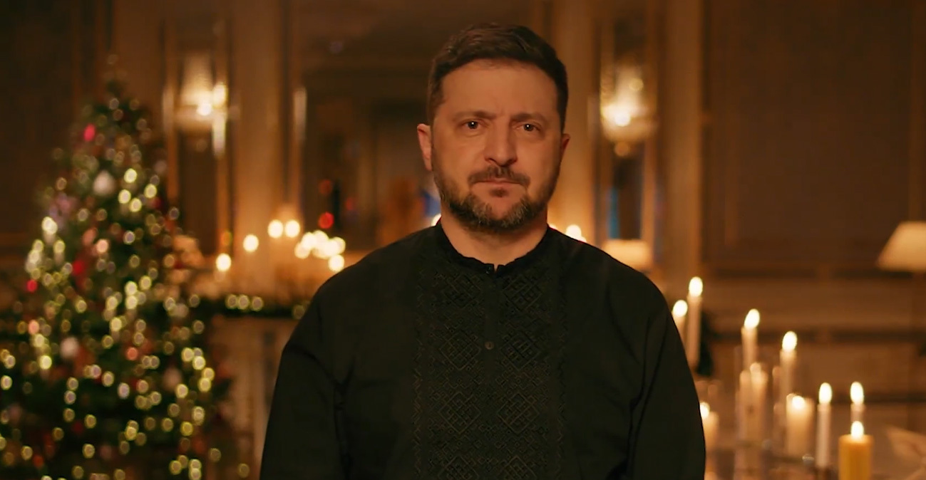 Ο Ζελένσκι παίζει τα ρέστα του για συμφωνία και εύχεται... τον θάνατο του Πούτιν: Το χριστουγεννιάτικο μήνυμα, η υποχώρηση στο εδαφικό και η μπάλα στο γήπεδο της Ρωσίας