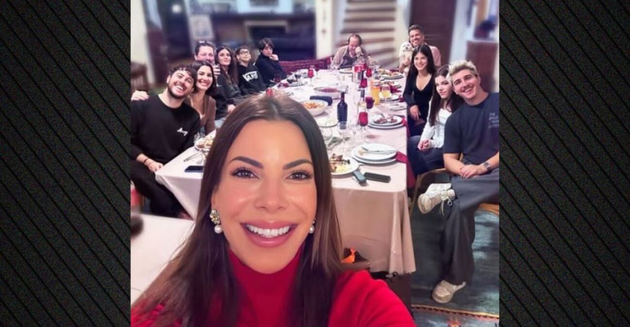 Φωτογραφία: Ο παππούς Πάριος με τους 4 γιους, 4 εγγόνια, 3 νύφες και 2 σκυλιά 
