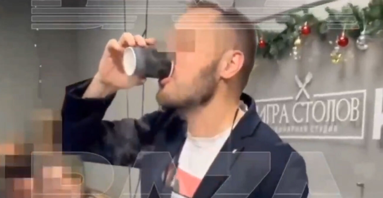 Σε κρίσιμη κατάσταση 38χρονος που ήπιε κοκτέιλ με υγρό άζωτο σε χριστουγεννιάτικη γιορτή στη Μόσχα, δείτε βίντεο