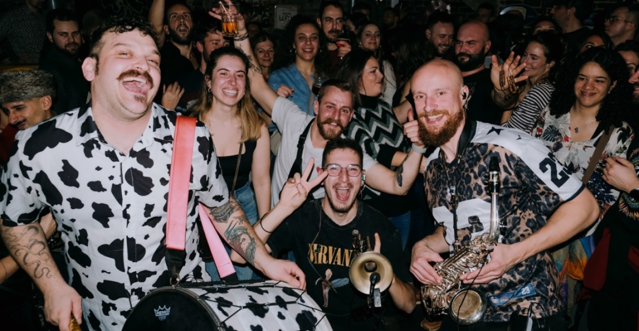 Ο δήμαρχος της Φλώρινας διέκοψε συναυλία των Banda Entopica επειδή τραγούδησαν στα σλάβικα, «δεχτήκαμε επιθέσεις και απειλές» καταγγέλει η μπάντα