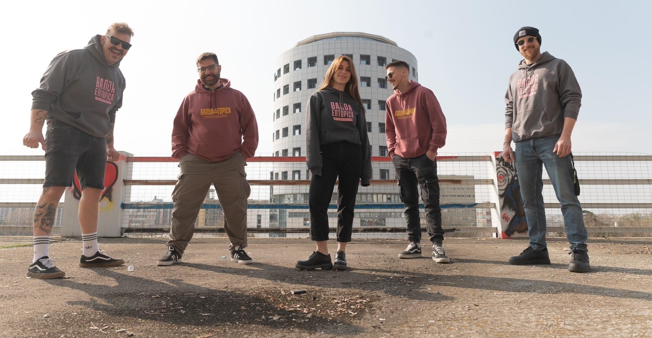 «Είμαστε Έλληνες, όχι Σλάβοι» λένε από τον Δήμο Φλώρινας μετά την διακοπή των σλάβικων τραγουδιών σε συναυλία των Banda Entopica