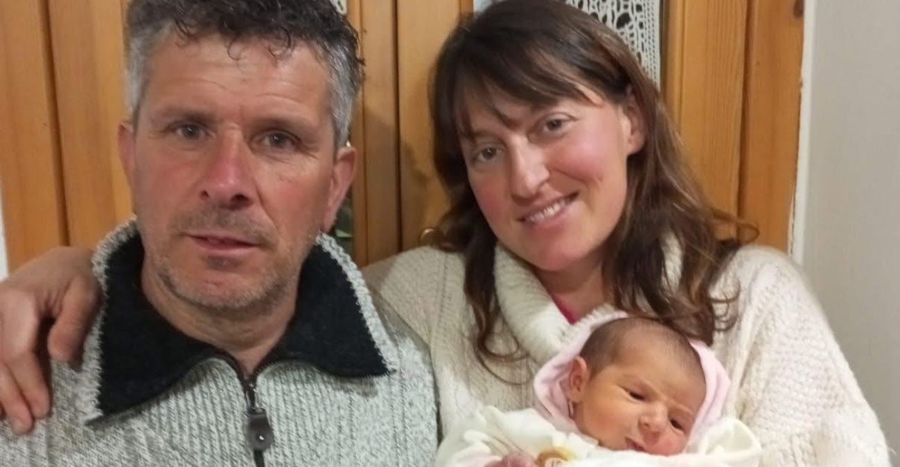 Ιταλοί κάτοικοι αρχαίου χωριού γιόρτασαν το πρώτο μωρό που γεννήθηκε εδώ και 30 χρόνια