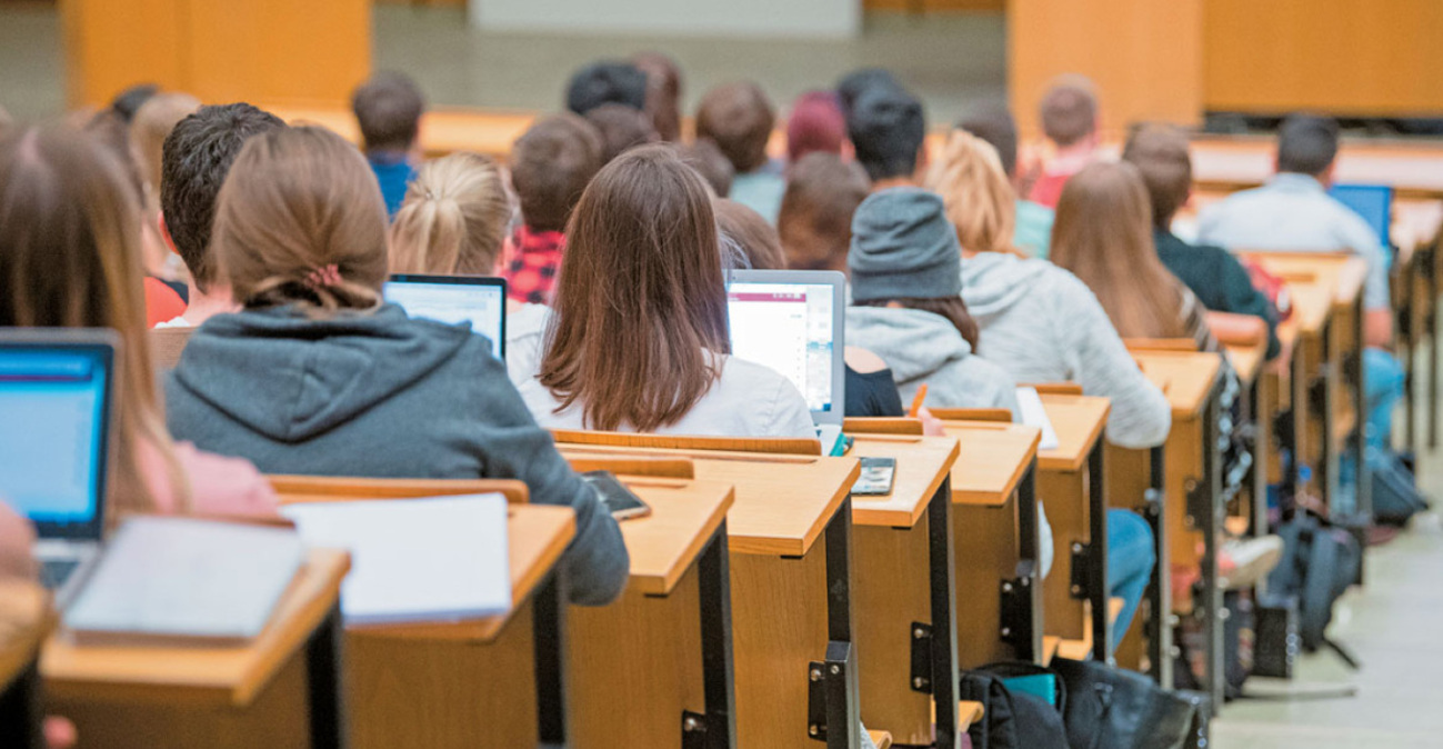 Διαγράφονται 280.000 αιώνιοι φοιτητές, 35.000 ζήτησαν παράταση σπουδών