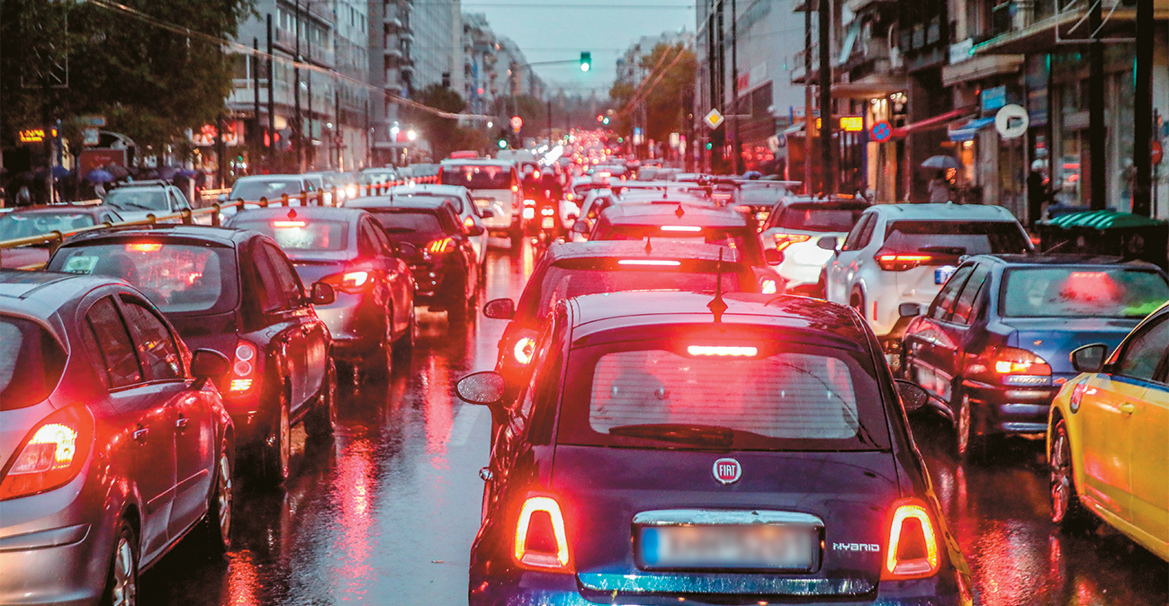 Κολλημένοι στην κίνηση: Καλύτερα με τα πόδια, ρεκόρ... ταλαιπωρίας στις γιορτές