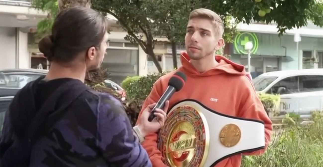 «Μου επιτέθηκαν 40-50 άτομα, προσπαθούσα να φυλάξω το κεφάλι μου, έλεγα υπομονή, θα τελειώσει» περιγράφει ο kickboxer Γιάννης Τσουκαλάς