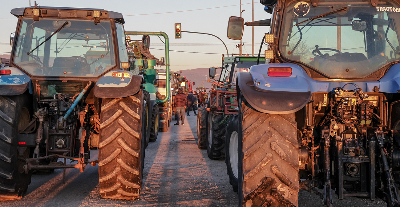 Μετά τις γιορτές θα κριθεί αν η κυβέρνηση πάει για plan A ή plan B με τους αγρότες, διάλογος αλλά και πρόστιμα στο τραπέζι