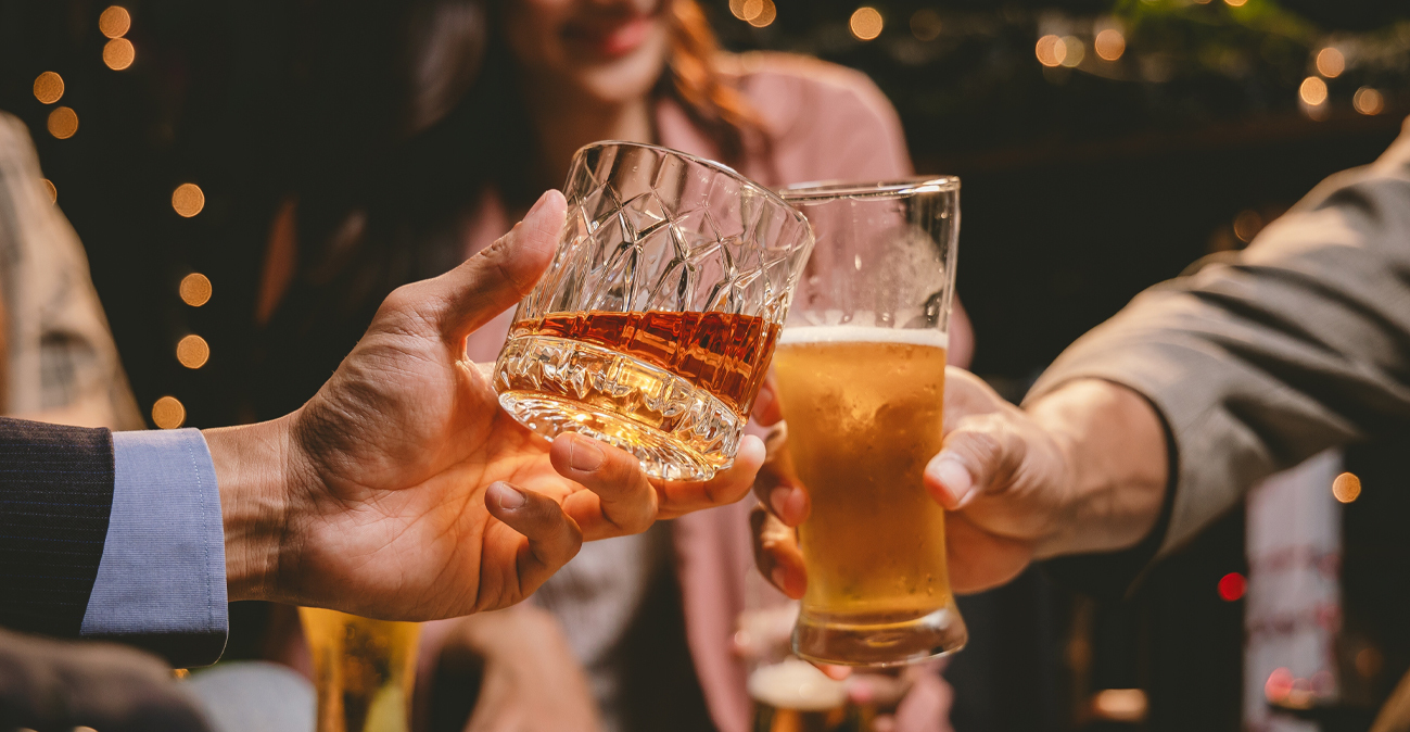 Ο νέος ΚΟΚ και τα αλκοτέστ προκάλεσαν βουτιά στην κατανάλωση σε νυχτερινά μαγαζιά, την πλήρωσαν τα «σκληρά» ποτά