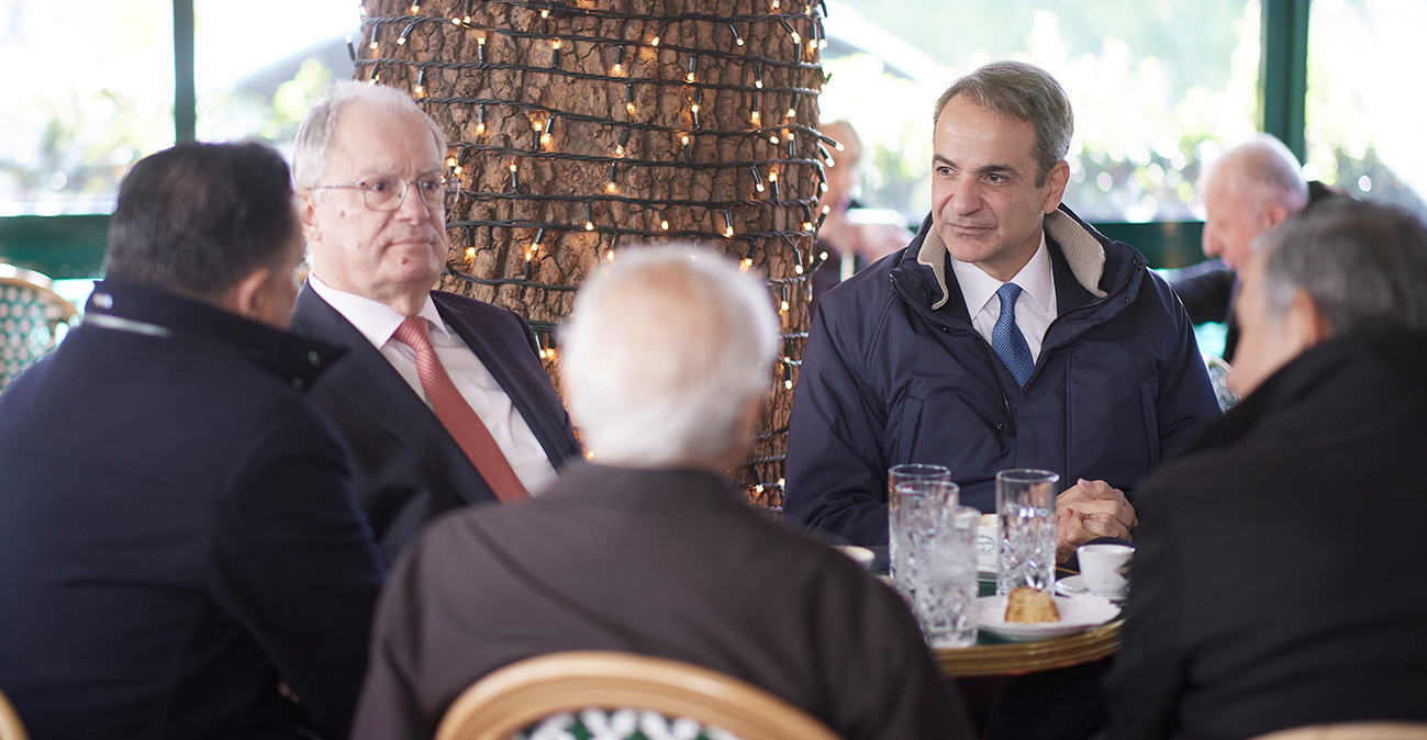 Πρωτοβουλία Μητσοτάκη για συναίνεση στις Ανεξάρτητες Αρχές, τι ζήτησε από τον Κακλαμάνη στον πρωτοχρονιάτικο καφέ