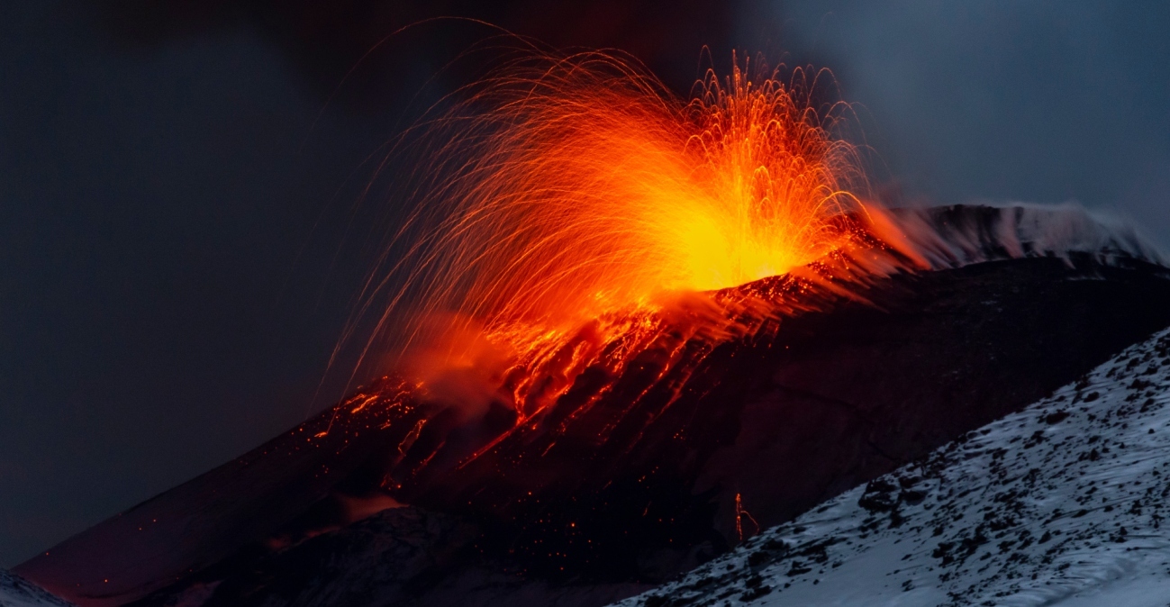 Εξερράγη ξανά το ηφαίστειο της Αίτνας, δείτε βίντεο και φωτογραφίες από τα ποτάμια λάβας