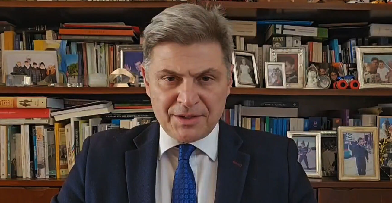 Δεν παραδίδει την έδρα ο Φαραντούρης: Λογοδοτώ μόνο στους συμπολίτες μου