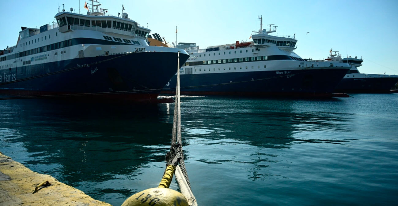 Ταλαιπωρία για επιβάτες στα λιμάνια: Δεμένα πλοία λόγω ανέμων στον Πειραιά χωρίς επίσημο απαγορευτικό απόπλου

