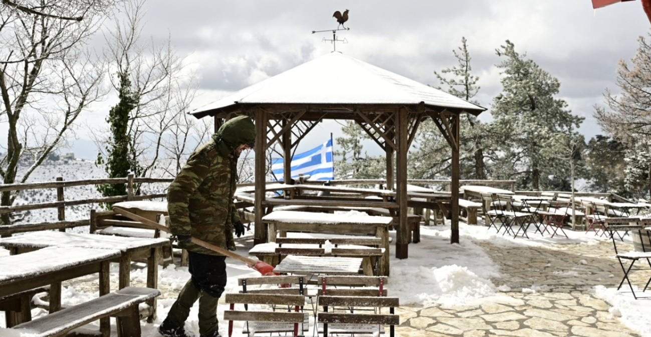 «Βουτιά» της θερμοκρασίας τουλάχιστον 12 βαθμών στην Αθήνα, σε ποιες περιοχές θα χιονίσει την Κυριακή
