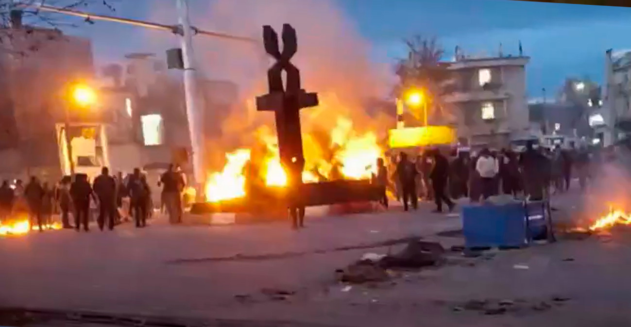 Έτοιμος ο Τραμπ να παρέμβει στο Ιράν: Πάνω από 100 οι νεκροί στις διαδηλώσεις, σκληραίνει την καταστολή το καθεστώς