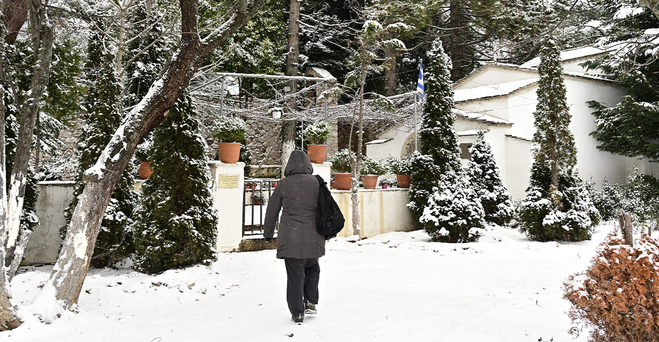 Άρχισε από τα βόρεια η ψυχρή εισβολή που θα επηρεάσει όλη τη χώρα: Πόσο θα χιονίσει στην Αττική, πού θα το στρώσει