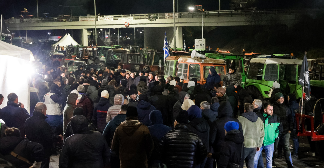 Μικρή μειοψηφία αυτοί που τίναξαν στον αέρα τον διάλογο, αν κλιμακώσουν θα εφαρμοστεί ο νόμος, το μήνυμα της κυβέρνησης στους αγροτοσυνδικαλιστές