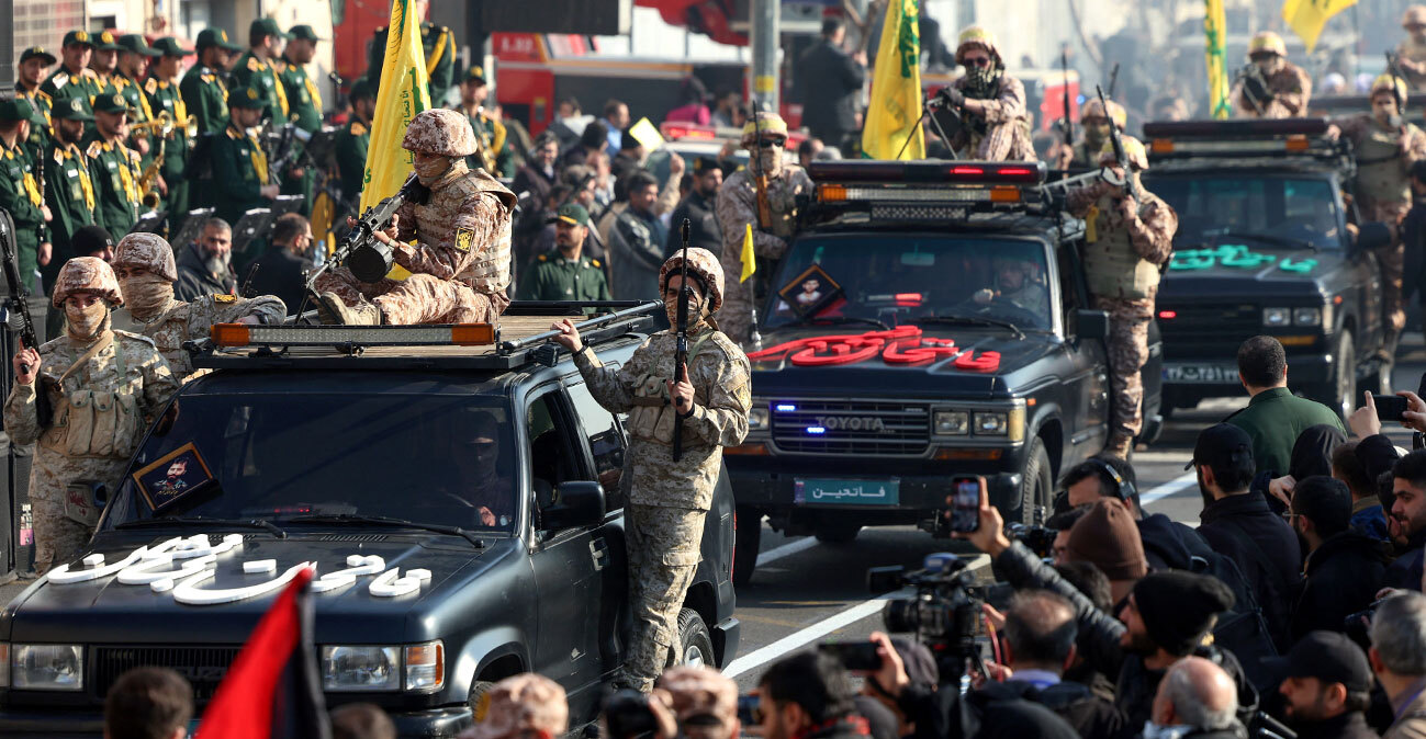 Ποιοι είναι οι πολιτοφύλακες Μπασίτζ που σπέρνουν τον τρόμο στους διαδηλωτές στο Ιράν