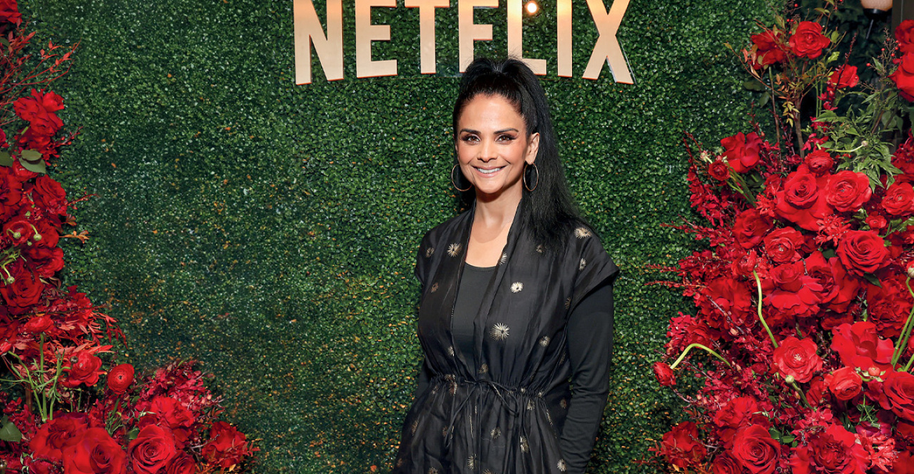 Μπέλα Μπατζάρια: Η ιστορία της κόρης των Ινδών μεταναστών που έγινε η σιδηρά κυρία του Netflix