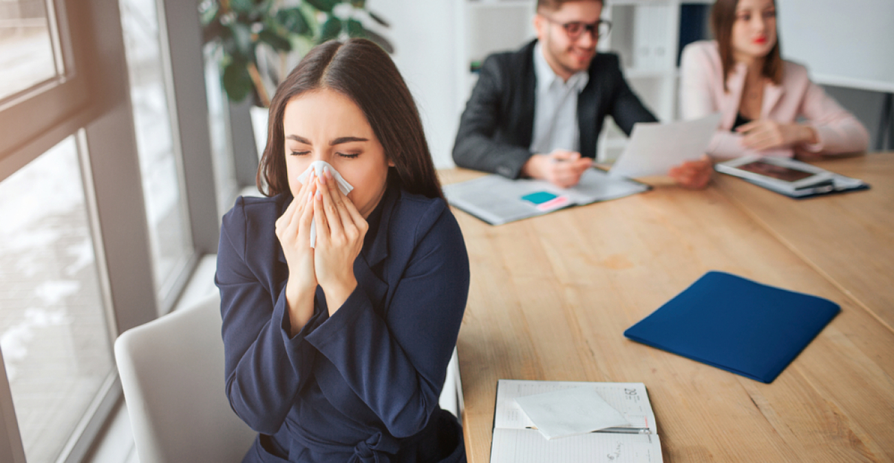 Γρίπη: Πόσο εύκολα κολλάει σε έναν κλειστό χώρο; Πείραμα δίνει μια απροσδόκητη απάντηση