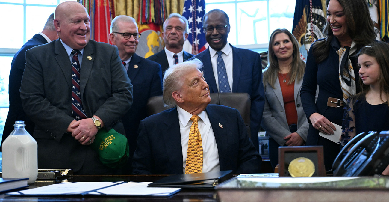 «Θα περιμένουμε και θα δούμε»: Ο Τραμπ δηλώνει ότι η Τεχεράνη σταμάτησε τους φόνους διαδηλωτών, αλλά αφήνει τη στρατιωτική επιλογή στο τραπέζι