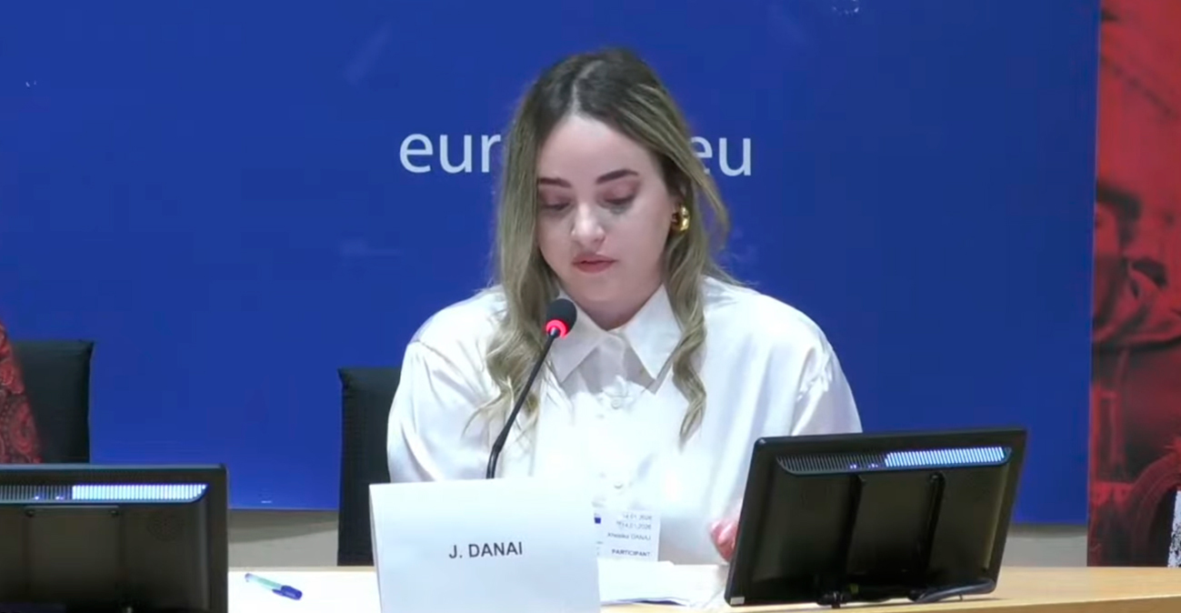 Συγκλόνισε στο Ευρωκοινοβούλιο η 20χρονη που ο πατέρας της δολοφόνησε με 17 μαχαιριές τη μάνα της στο Μενίδι: Είμαι εδώ για όσα παιδιά έμεναν πίσω